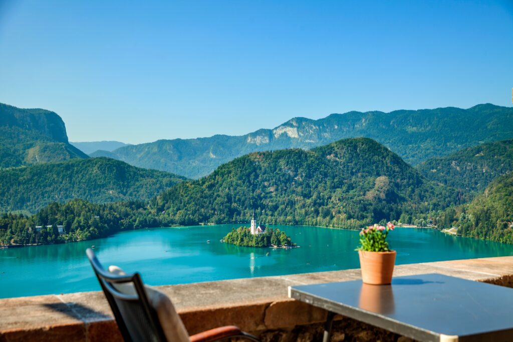 Beautiful view of the lake. The colours in the same are gorgeous.